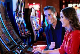 Antarmuka aplikasi asik33 menampilkan permainan slot populer dan navigasi yang mudah